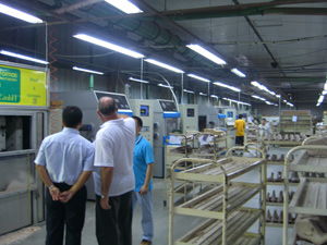 愛瑪與巴西多家著名鞋楦廠進行實地技術交流，引領制鞋新篇章